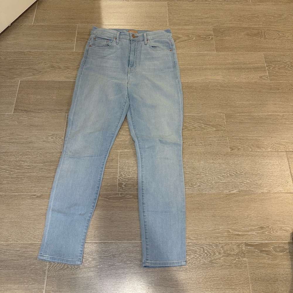 The Swooner Crop Light Wash Denim by Mother size 27 barely worn